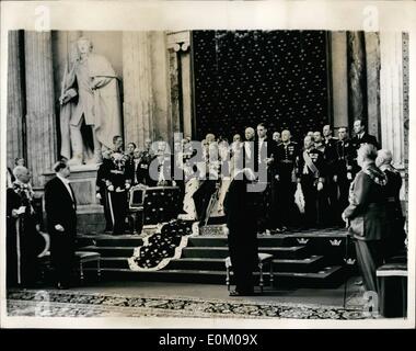 1939 Press Photo King Gustav of Sweden Gives Speech at Parliament in  Stockholm