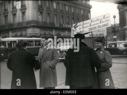 Feb. 02, 1953 - Assistance for the flood victims of Holland: Young French federalists, showing that the European unity is on the way to become the reality, are collecting the contributions for the victims of floods in Holland. Photo shows a scene from the Opera Square in Paris during the collection of contributions by young federalists. Stock Photo