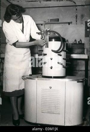 Mar. 03, 1953 - Rhumatologists meet in Paris: An apparatus for converting liquid blood into powder seen at the Cochin Hospital Paris where a meeting of Rhumatologists from different countries is being held now. Stock Photo