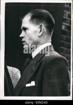 Apr. 04, 1953 - John Christie appears at Clerkenwell Court. Mr. William Swan - he identified Mrs. Christie ... John Reginald Halliday Christie appeared at the Clerkenwell Court this morning. He is charged with the murder of four women including his wife. Photo shows Mr. William Swann, who lives in Rillington Place - and who identified Mrs. Christie, one of the Victims - arrives at the Court this morning. Stock Photo