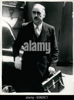 Jun. 06, 1953 - Trial of Christie At Old Bailey.  Photo Shows:- Dr. L. Nickolls, Chief of Scotland Yard's Forensic Scien Stock Photo