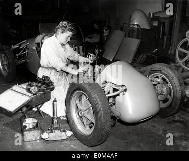 Car Manufacturer Daphne Arnott at work in her shop Stock Photo