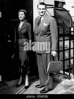 Actor Laurence Olivier and wife Vivien Leigh on their way to rehearsal Stock Photo