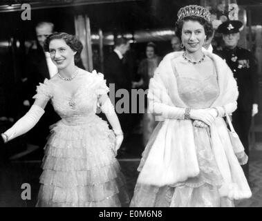Queen Elizabeth II and Princess Margaret in ball gowns Stock Photo