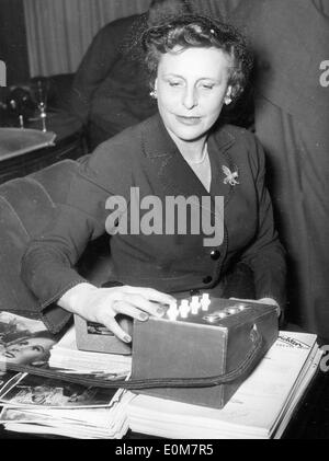 Film-maker Leni Riefenstahl adjusting the sound at her 'Tiefland' premiere Stock Photo