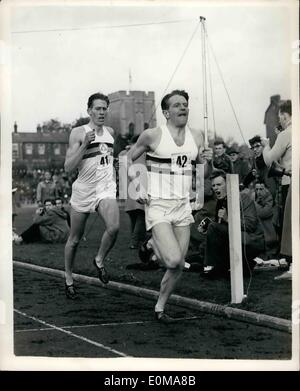 May 05, 1954 - Roger Bannister Does it. Runs mile in under four minutes: Britain's Roger Bajminister has done it. Last night he Stock Photo