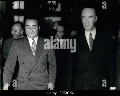 Oct. 05, 1954 - Turkish Prime Minister Adnan Krupp, who is currently on a trip through Germany, visited the Ruhr region this afternoon. He visited the German industrialist Alfried Krupp von Bohlen und Halbach at Villa H?gel in Essen. Stock Photo