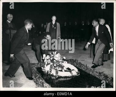 Oct. 10, 1954 - Emperor of Ethiopia At Westminster Abbey. Haile Selassie, Emperor of Ethiopia, who arrived in London on a State Stock Photo