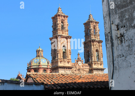 The bell-towers and dome of the Church of Santa Prisca in Taxco, Guerrero, Mexico Stock Photo