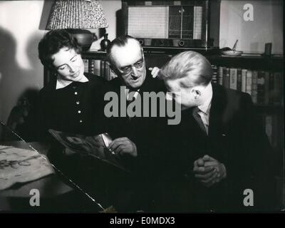 Jan. 01, 1955 - Ex-field-marshal Schorner in Munich: On January 28th evening Ex-field-marshal Friedrich Schorner shortly set free by the Russians arrived at Munich. He stayed at his children. Photo shows The General and his children. Stock Photo