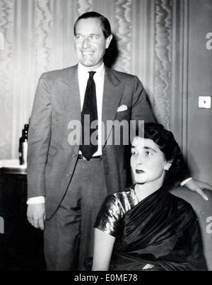 Socialite Barbara Hutton with husband tennis star Gottfried Von Cramm Stock Photo