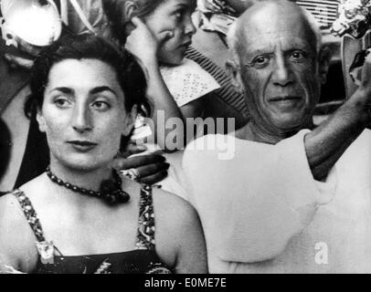 Artist Pablo Picasso and his wife Jacqueline Roque at a bullfight Stock Photo