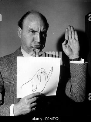 Maurice Denham imitating Animal Farm's Old Major Stock Photo