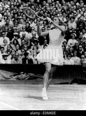 Tennis player Beverly Baker Fleitz at Wimbledon Stock Photo