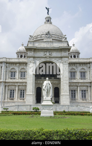 Partial view of the Victoria Memorial with statue of Lord Curzon, Kolkata, West Bengal, India. Stock Photo