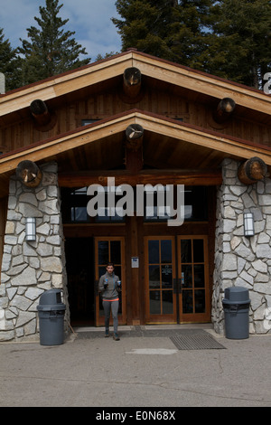 Glacier Point Gift Shop at the Yosemite Valley overlook Stock Photo