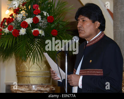 La Paz, Bolivia. 16th May, 2014. Bolivia's President Evo Morales makes statements to media representatives in La Paz, Bolivia, on May 16, 2014. Morales declared in La Paz on Friday that the jurisdiction of the International Court of Justice (ICJ) in the maritime claim with Chile is 'firmly established', one day after Chilean President Michelle Bachelet said that her country respects international treaties in dealing with the dispute with neighboring Bolivia. © G. Jallasi/ABI/Xinhua/Alamy Live News Stock Photo