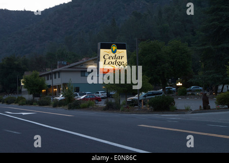 The Cedar lodge motel in El Portal, California. On the main road CA-140 to Yosemite Stock Photo