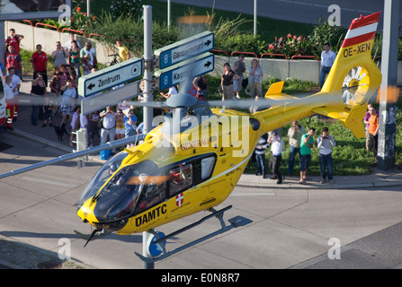 ÖAMTC Rettungshubschrauber im Einsatz - ÖAMTC rescue helicopter Stock Photo
