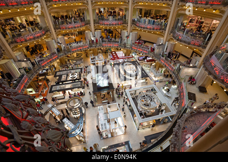 Galeries Lafayette Einkaufszentrum Glaskuppel Paris Frankreich Stock Photo Alamy