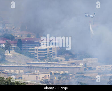 San Clemente, California, USA. 16th May, 2014. A Navy Chinook helicopter could be seen dropping water on the Talega Fire as flames reached the School of Infantry just inside the Camp Pendleton Cristianitos Gate on Friday. © David Bro/ZUMAPRESS. Credit:  ZUMA Press, Inc./Alamy Live News Stock Photo