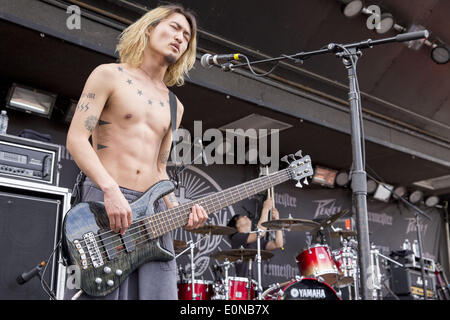 Columbus, Ohio, USA. 16th May, 2014. Bassist KOHAMA RYOTA of