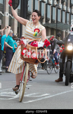 Westminster London UK. 17th May 2014. Cyclists dressed in tweed coats and cravats  and traditional British attire riding penny farthings take part in the The 6th tweed run through central London Credit:  amer ghazzal/Alamy Live News Stock Photo