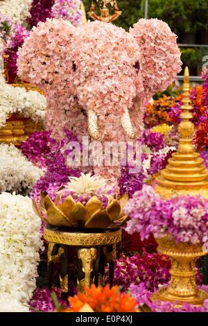 London, UK. 18 May 2014. Floral display with orchids from the Nong Nooch Tropical Botanical Garden from Pattaya, Thailand. Preparations are well under way for the start of the Chelsea Flower Show 2014 next week. Photo: Nick Savage/Alamy Live News Stock Photo