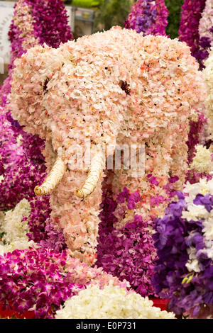 London, UK. 18 May 2014. Floral display of an elephant made with orchids. Nong Nooch Tropical Botanical Garden from Pattaya, Thailand. Preparations are well under way for the start of the Chelsea Flower Show 2014 next week. Photo: Nick Savage/Alamy Live News Stock Photo