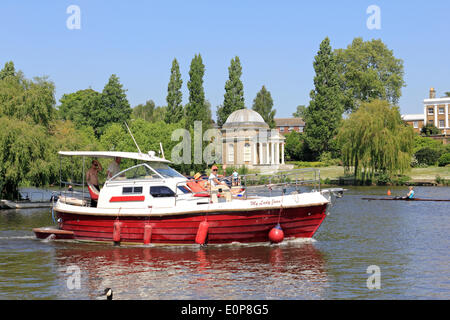Molesey, England, UK. 18th May 2014. It was sunny day across the UK with temperates reaching 24 degrees celsius making it the hottest day of the year. My Lady Joan pleasure cruiser passes by Garrick's Lodge and Temple on the River Thames at Hampton. Credit:  Julia Gavin/Alamy Live News Stock Photo