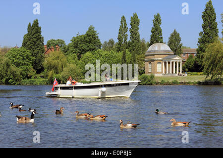 Hurst Park, Molesey, England, UK. 18th May 2014. It was sunny day across the UK with temperates reaching 24 degrees celsius making it the hottest day of the year. Here on the Thames a young couple in their boat pass Garrick's Temple at Hampton. Credit:  Julia Gavin/Alamy Live News Stock Photo