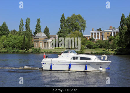 Molesey, England, UK. 18th May 2014. It was sunny day across the UK with temperates reaching 24 degrees celsius making it the hottest day of the year. A pleasure cruiser passes by Garrick's Lodge and Temple on the River Thames at Hampton. Credit:  Julia Gavin/Alamy Live News Stock Photo