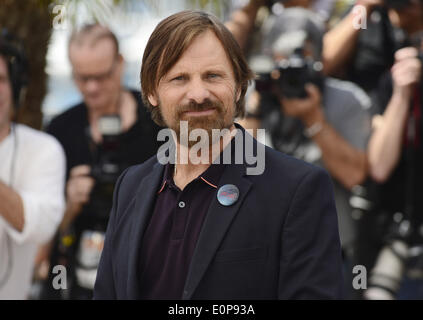 Cannes, France. 18th May, 2014. Danish-U.S. actor Viggo Mortensen poses for photos during the photocall for 'Jauja' at the 67th Cannes Film Festival in Cannes, France, May 18, 2014. The movie is presented in the section Un Certain Regard of the festival which runs from 14 to 25 May. Credit:  Ye Pingfan/Xinhua/Alamy Live News Stock Photo