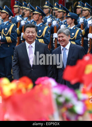 Shanghai, China. 18th May, 2014. Chinese President Xi Jinping (L) holds a welcoming ceremony for visiting Kyrgyz President Almazbek Atambaev before their talks in Shanghai, east China, May 18, 2014. Credit:  Lan Hongguang/Xinhua/Alamy Live News Stock Photo