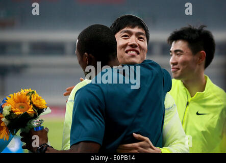 Shanghai, China. 18th May, 2014. China's Liu Xiang embraces David Oliver of the United States after the men's 110m hurdles race at the IAAF Diamond League Athletics in Shanghai, east China, May 18, 2014. © Li Ming/Xinhua/Alamy Live News Stock Photo