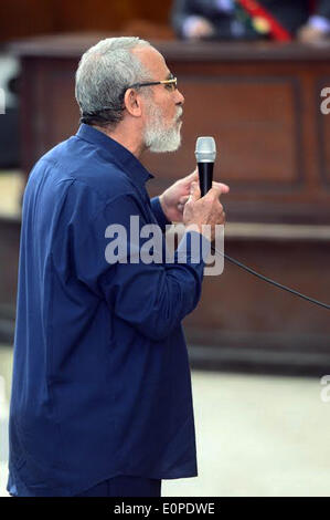 Cairo, Egypt. 18th May, 2014. Egyptian Brotherhood's supreme guide Mohamed Badie gestures as he talks to his judges during his trial in the capital Cairo on May 18, 2014. An Egyptian court today sentenced 126 supporters of ousted Islamist president Mohamed Morsi to 10 years in prison each over protest violence, judicial sources said Credit:  Mohammed Bendari/APA Images/ZUMAPRESS.com/Alamy Live News Stock Photo