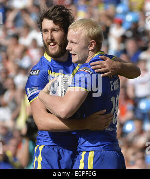 Manchester, Greater Manchester, UK. 18th May, 2014. Warrington Wolves half-back STEFAN RATCHFORD congratulates wing RHYS EVANS after EVANS's second try during the St Helens -V- Warrington Wolves match at The Etihad Stadium: Steve FlynnZUMA Press Credit:  Steve Flynn/ZUMA Wire/ZUMAPRESS.com/Alamy Live News Stock Photo