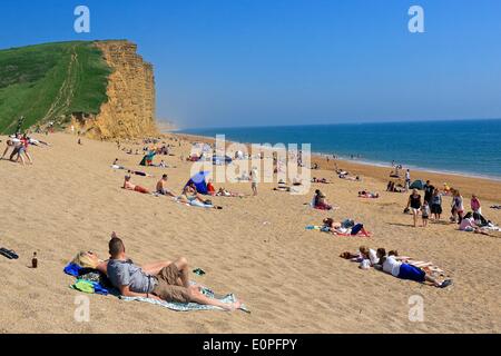 West Bay, Dorset, UK, 18th May 2014: Crowds flock to West Bay to enjoy one of the hottest days of the year on the beach where key scenes in the popular TV drama Broadchurch were filmed. The show, created by Bridport based writer Chris Chibnall, is shortlisted in three categories in tonights BAFTA awards. Credit:  Tom Corban/Alamy Live News Stock Photo