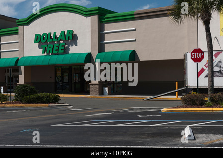 Dollar Tree Store located in Leesburg, Florida Stock Photo