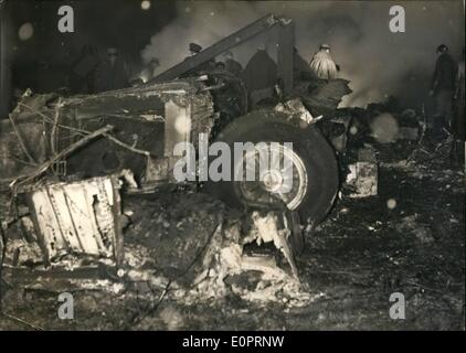 Nov. 11, 1956 - Italian Plane Crashes Near Orly: 32 Killed: A DC-6 Rome-New York Plane Crashed Near Orly Shortly After Taking Off Last Night, 32 People (Passengers And Crew) Were Killed And 2 Badly Injured. Photo shows A Night Picture Showing The Wreckage. Stock Photo