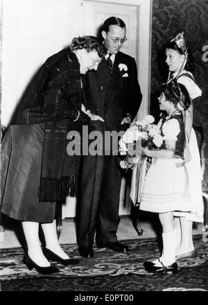 Queen Juliana and Prince Bernard attend ballet Stock Photo