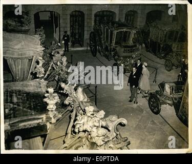 Feb. 02, 1957 - State Visit To Portugal. Queen Visits Coach Museum. Photo shows General view during the visit of H.M. The Queen Stock Photo