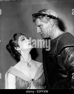 Actor Laurence Olivier performing with wife Vivien Leigh Stock Photo