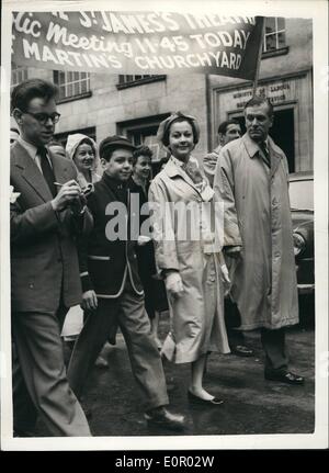 Theatre - Sir Laurence and Lady Olivier - London Stock Photo - Alamy