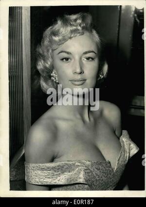 Sep. 12, 1957 - World Premiere of ''A King in New York'', Shirley Dean attends: The world premiere of the Charlie Chaplin film ''A King in New York'' - was held this evening at the Leicester Square Theatre. Photo shows Twenty one year old Shirley Dean who plays the part of an American Nurse in the film - arrives for the premiere this evening. Stock Photo