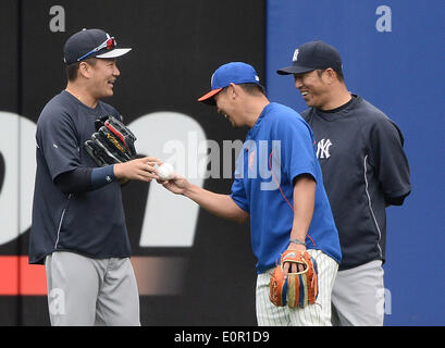 L-R) Masahiro Tanaka (Yankees), Daisuke Matsuzaka (Mets), Hiroki