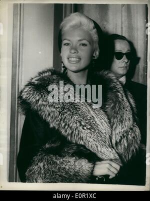 Sep. 09, 1957 - Jayne Mansfield visits Mansion House:Hollywood film star Jayne Mansfield today went to the Mansion House - to tender the personal greetings of the Mayor of Los Angeles to London's Lord Mayor (Sir Cullum Welch). Photo shows Jayne Mansfield on her arrival at the Mansion House today. Stock Photo