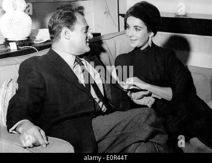 Actress Elizabeth Taylor with husband Mike Todd Stock Photo