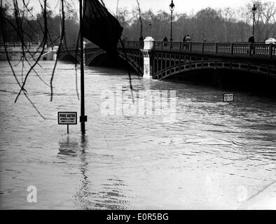 NATURAL DISASTERS: 1958 Seine River Floods in Paris Stock Photo