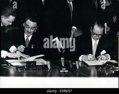 Apr. 04, 1958 - German-Soviet commercial treaty signed : in the Bonn foreign office the German-Soviet commercial, consular - and repatriation treaty has been signed by vice president of Russia Anastas Nikojan , (left side) and the Federal foreign minister Heinrich Von Brentano. Stock Photo